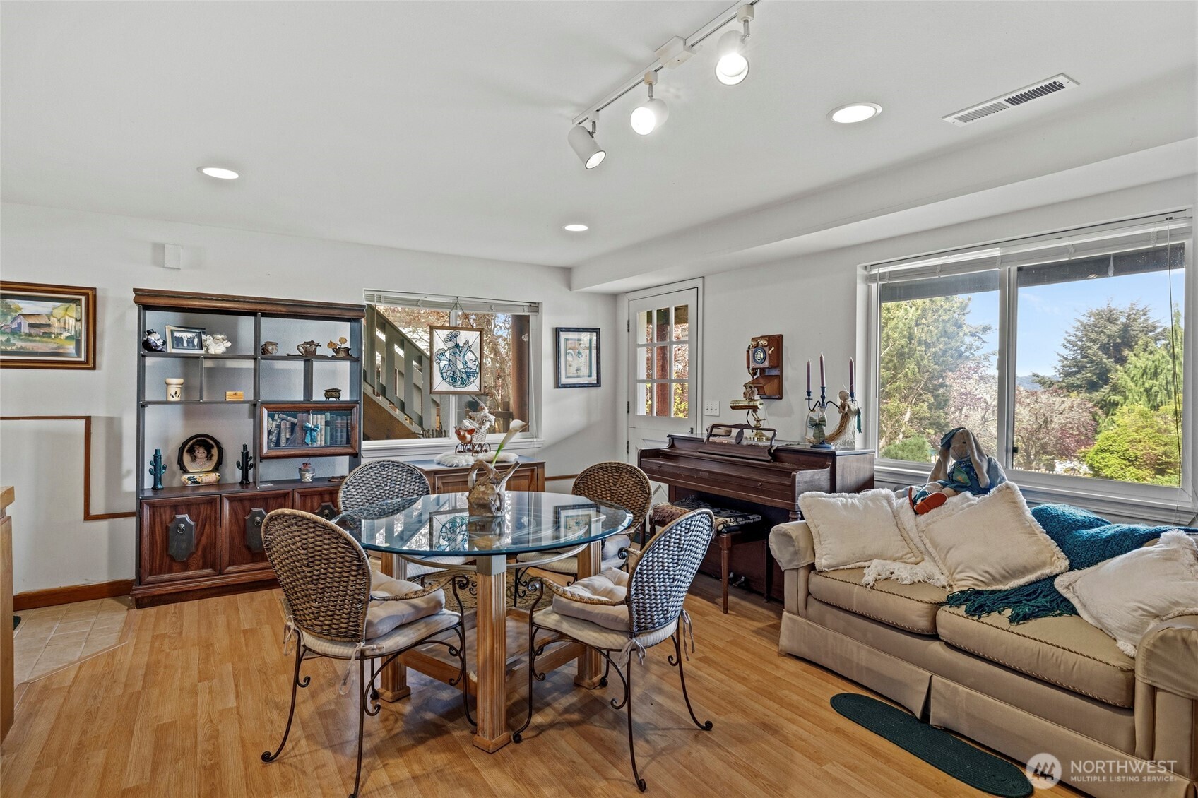615 NE 4th Street , Coupeville, WA 98239