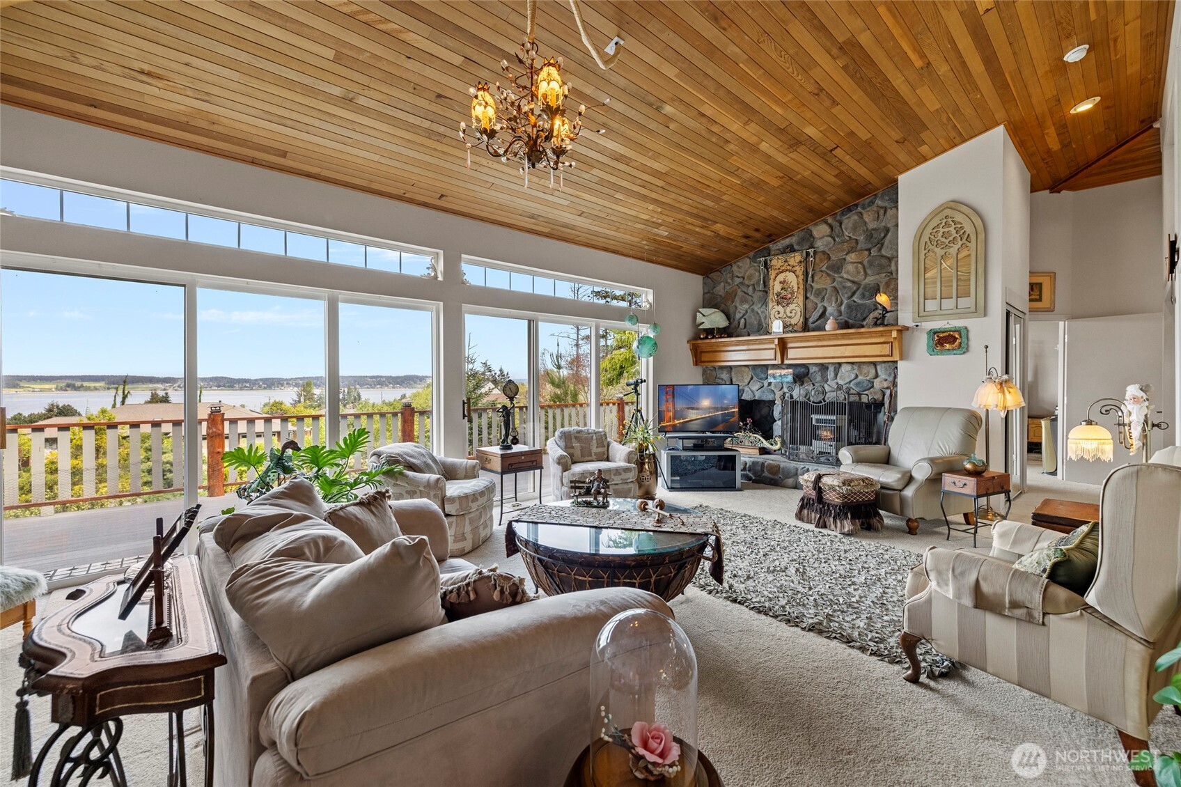 615 NE 4th Street , Coupeville, WA 98239