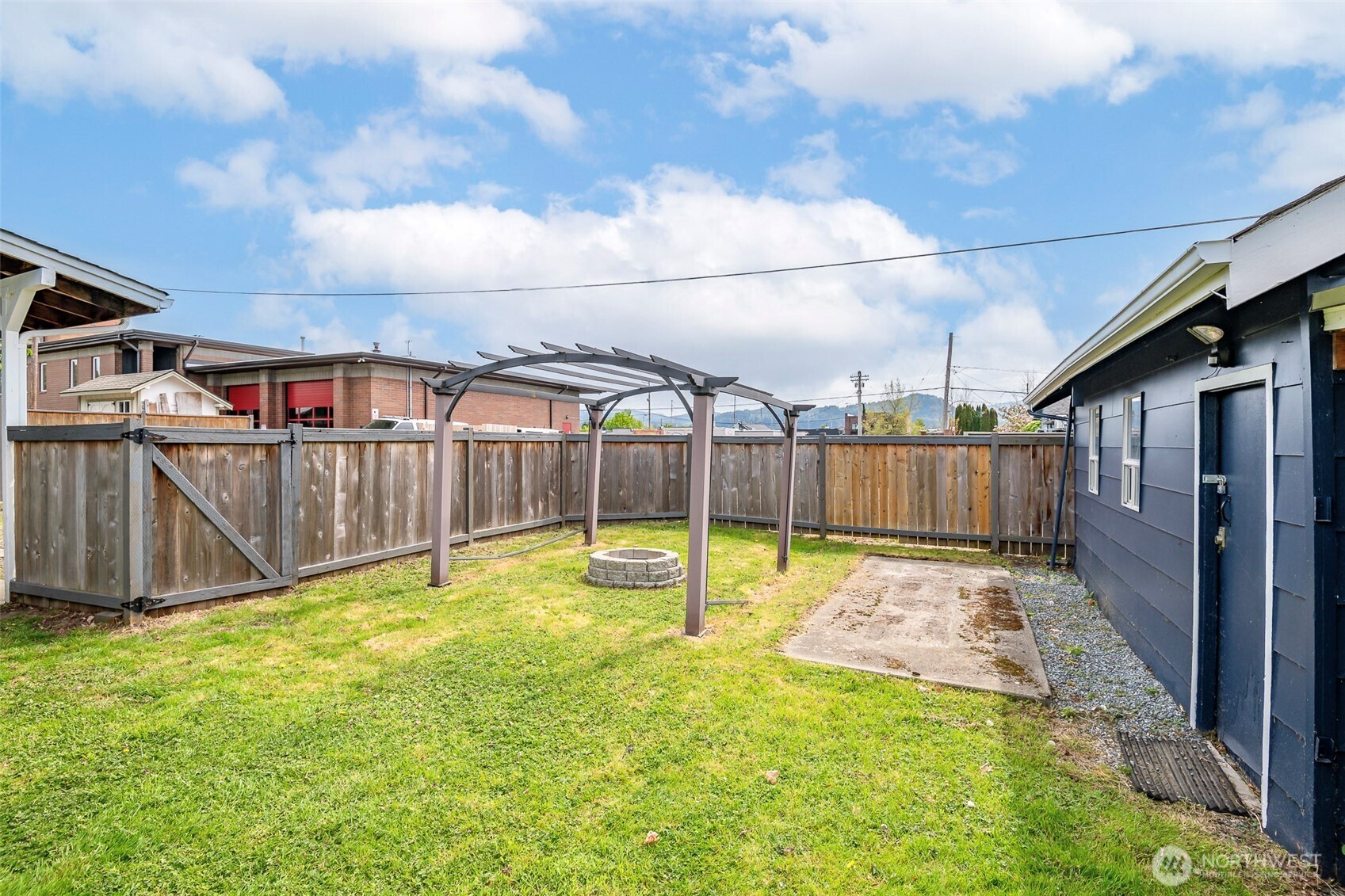 1329 Porter Street , Enumclaw, WA 98022