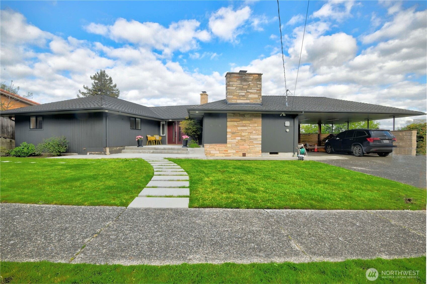 6116 Oakhurst RD S, Seattle, WA 98118