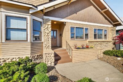338 S Mission Avenue , Wenatchee, WA 98801 - Photo 2