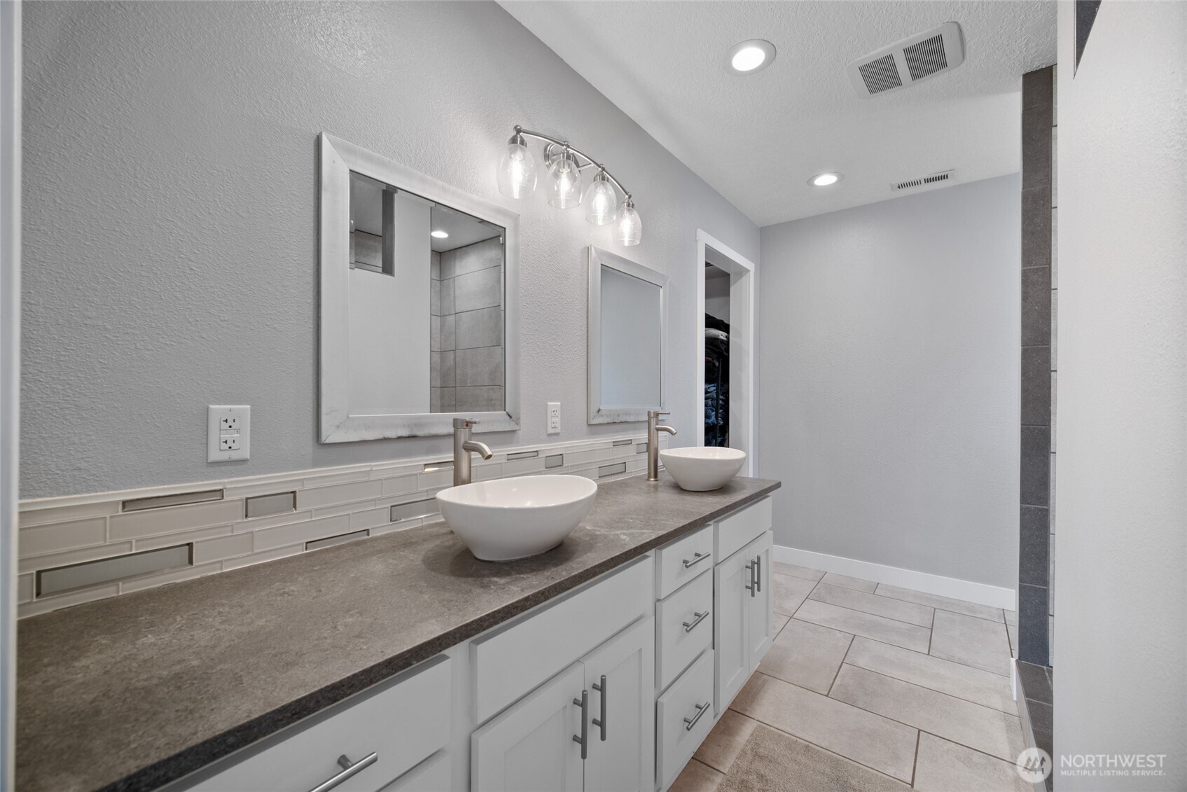 195 Bay Point Drive , Castle Rock, WA 98611