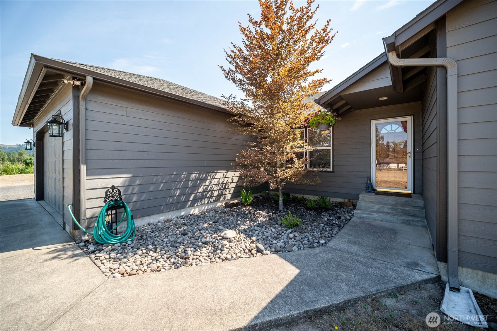 195 Bay Point Drive , Castle Rock, WA 98611