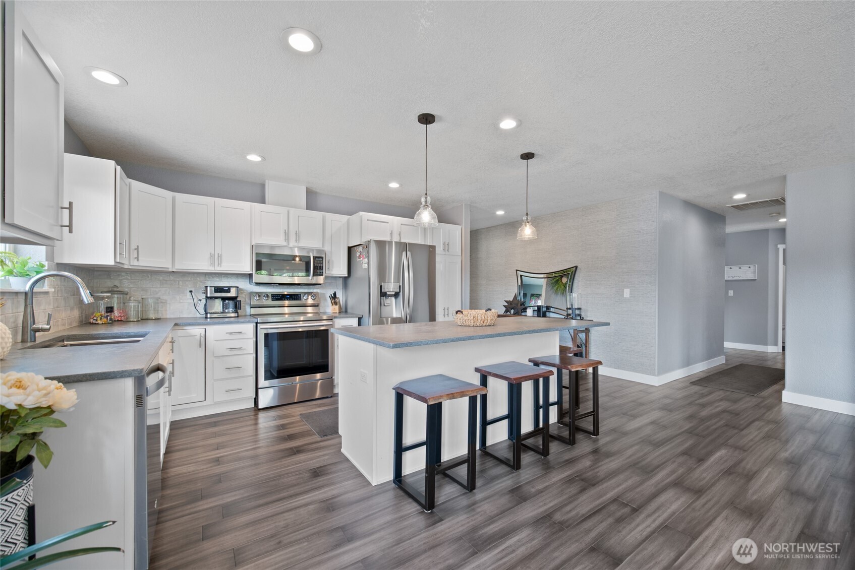 195 Bay Point Drive , Castle Rock, WA 98611