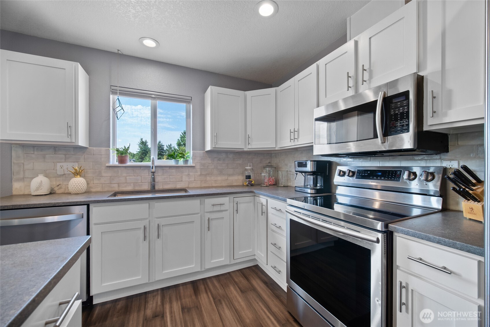 195 Bay Point Drive , Castle Rock, WA 98611