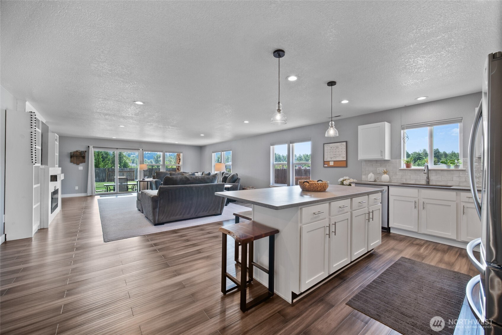 195 Bay Point Drive , Castle Rock, WA 98611