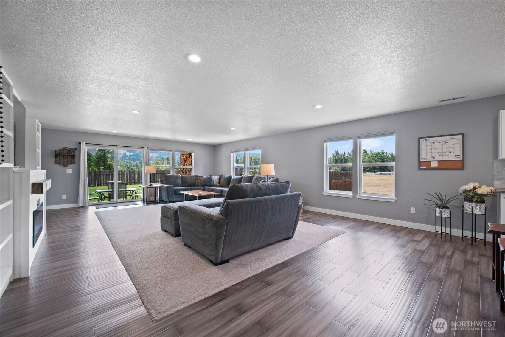 195 Bay Point Drive , Castle Rock, WA 98611