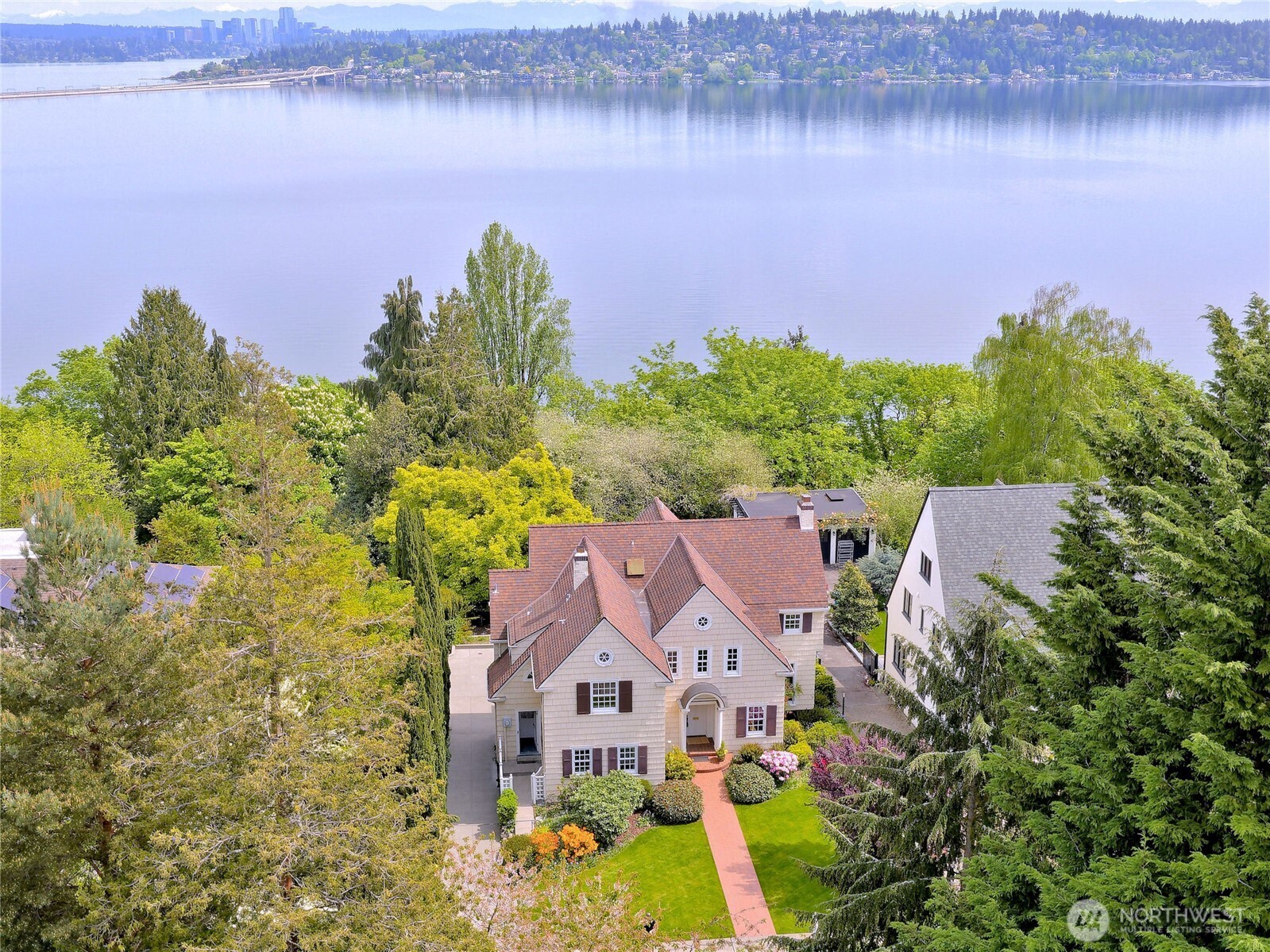 3010 Cascadia Avenue S, Seattle, WA 98144