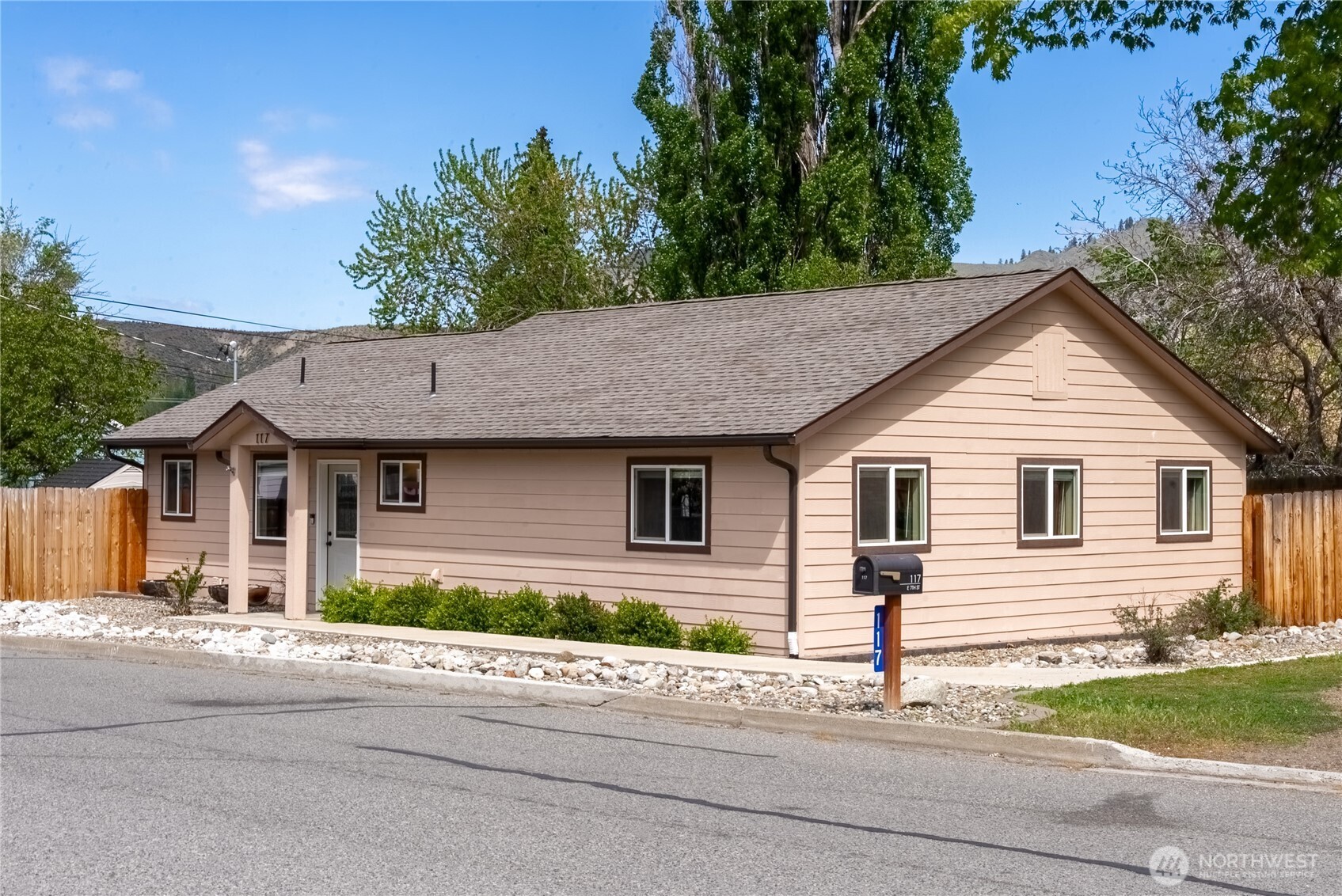 117 E 7th Street , Tonasket, WA 98855