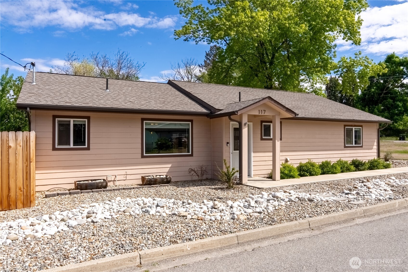117 E 7th Street , Tonasket, WA 98855