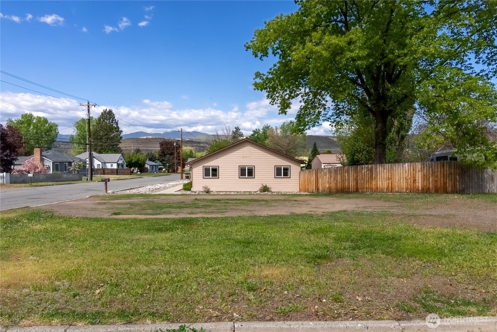 117 E 7th Street , Tonasket, WA 98855