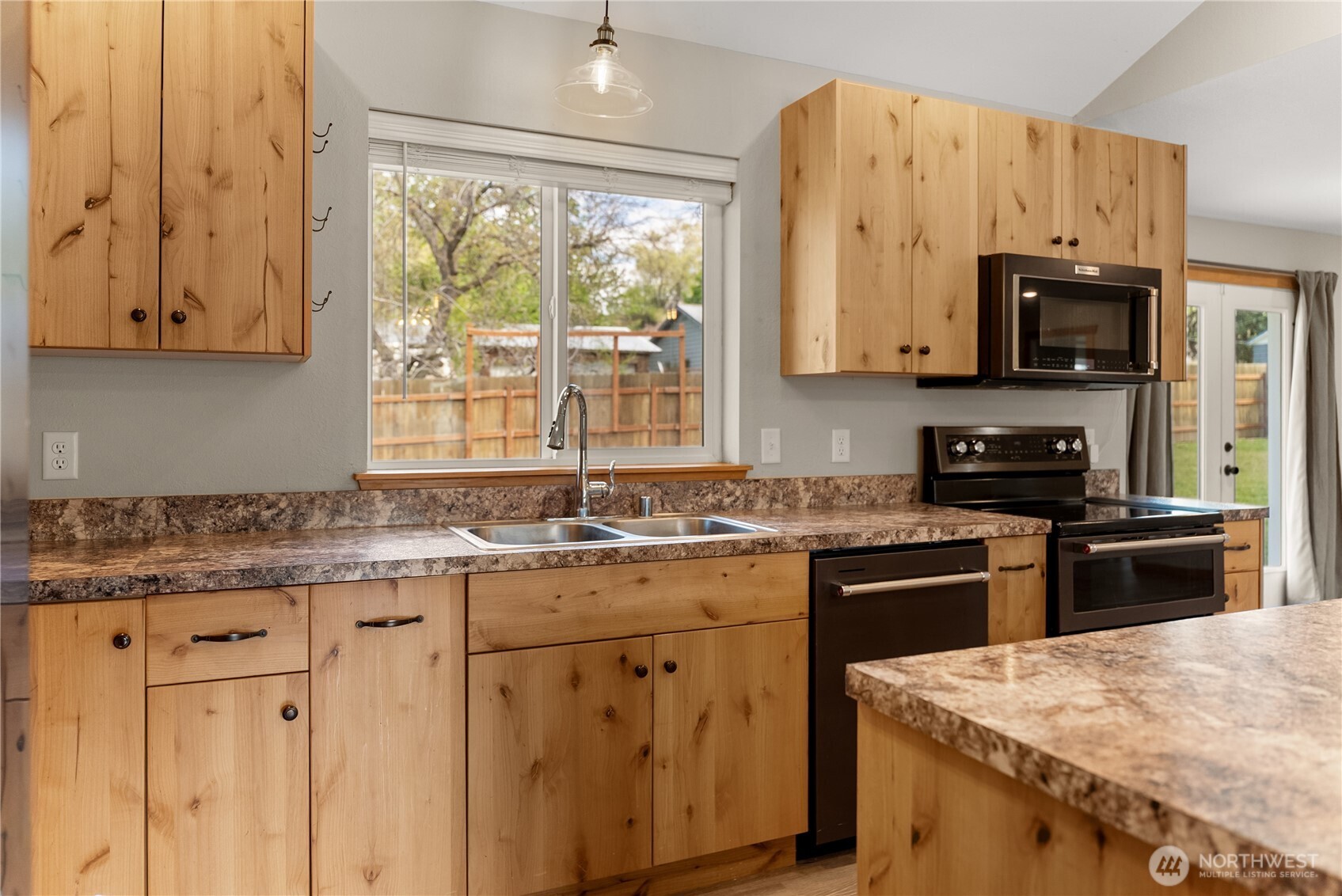 117 E 7th Street , Tonasket, WA 98855