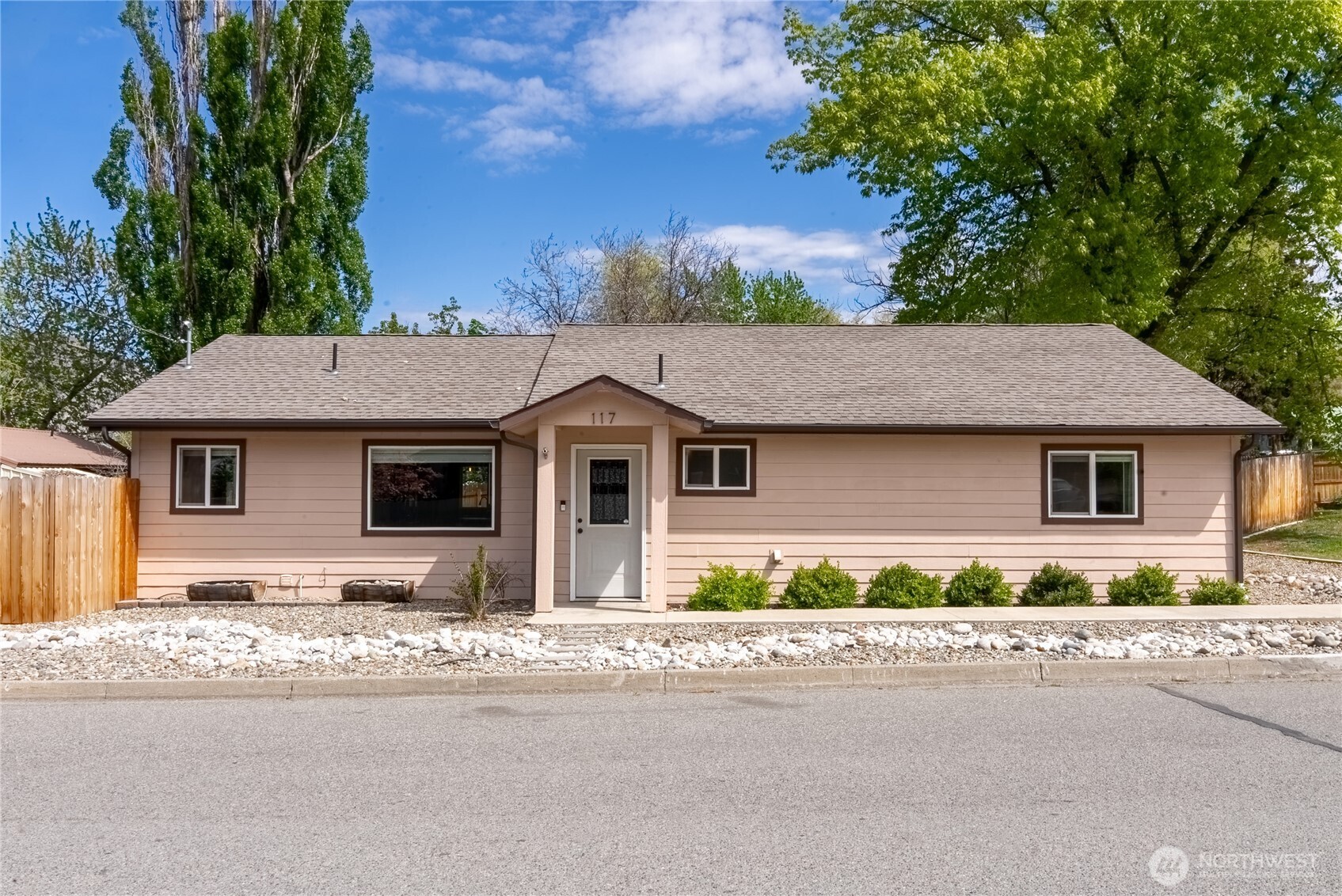 117 E 7th Street , Tonasket, WA 98855