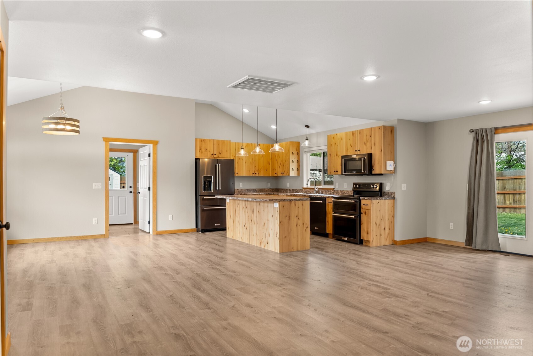 117 E 7th Street , Tonasket, WA 98855