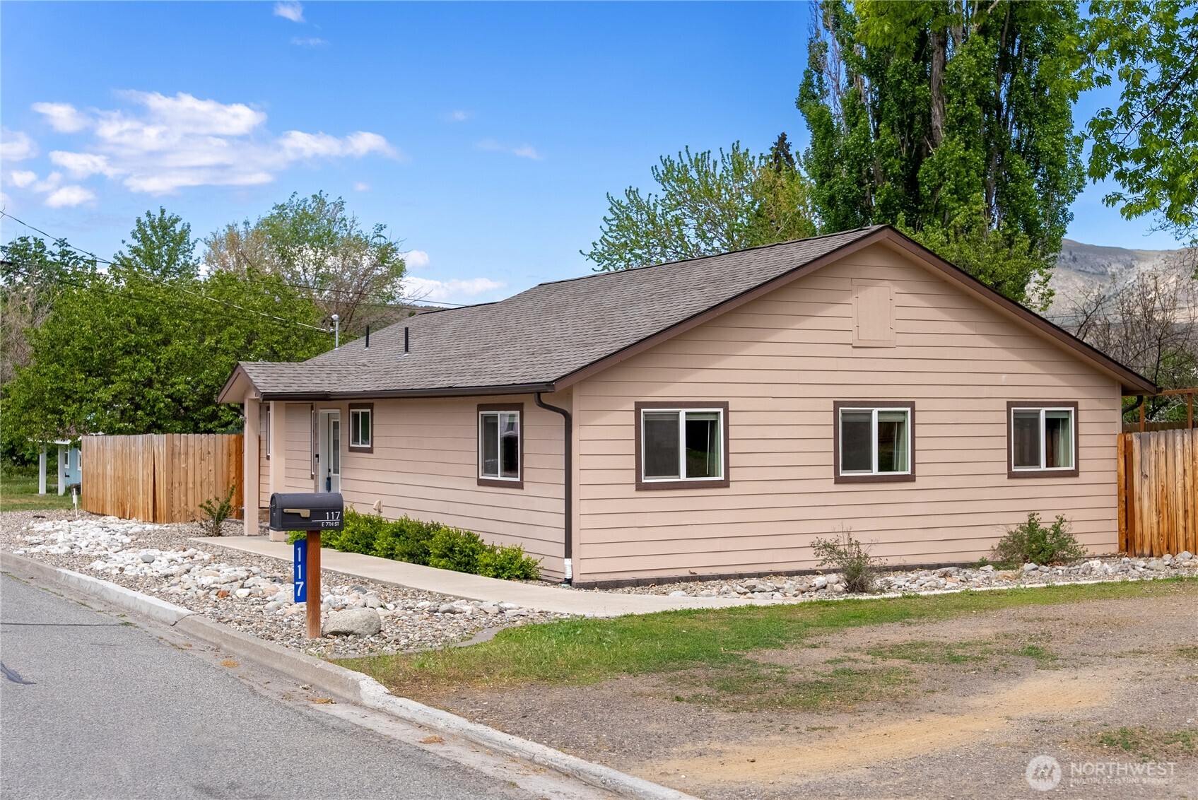 117 E 7th Street , Tonasket, WA 98855