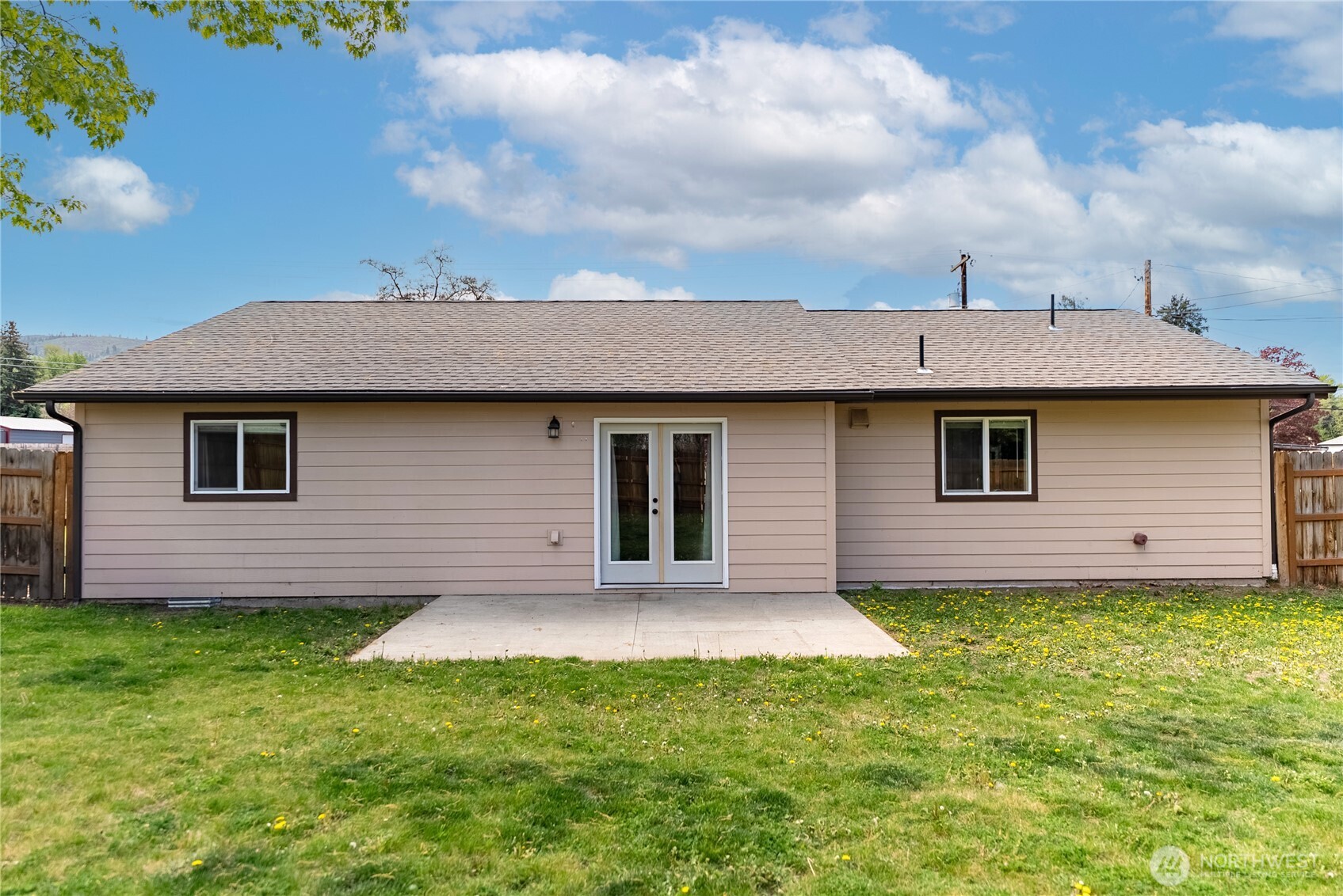 117 E 7th Street , Tonasket, WA 98855