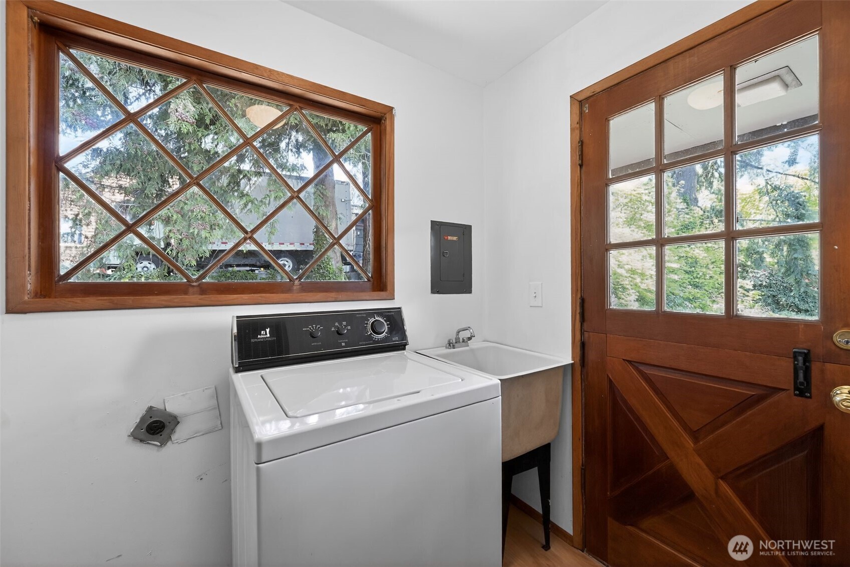 618 E 49th Street , Tacoma, WA 98404