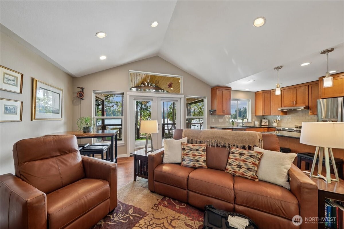 11013 Bayview Circle , Anderson Island, WA 98303