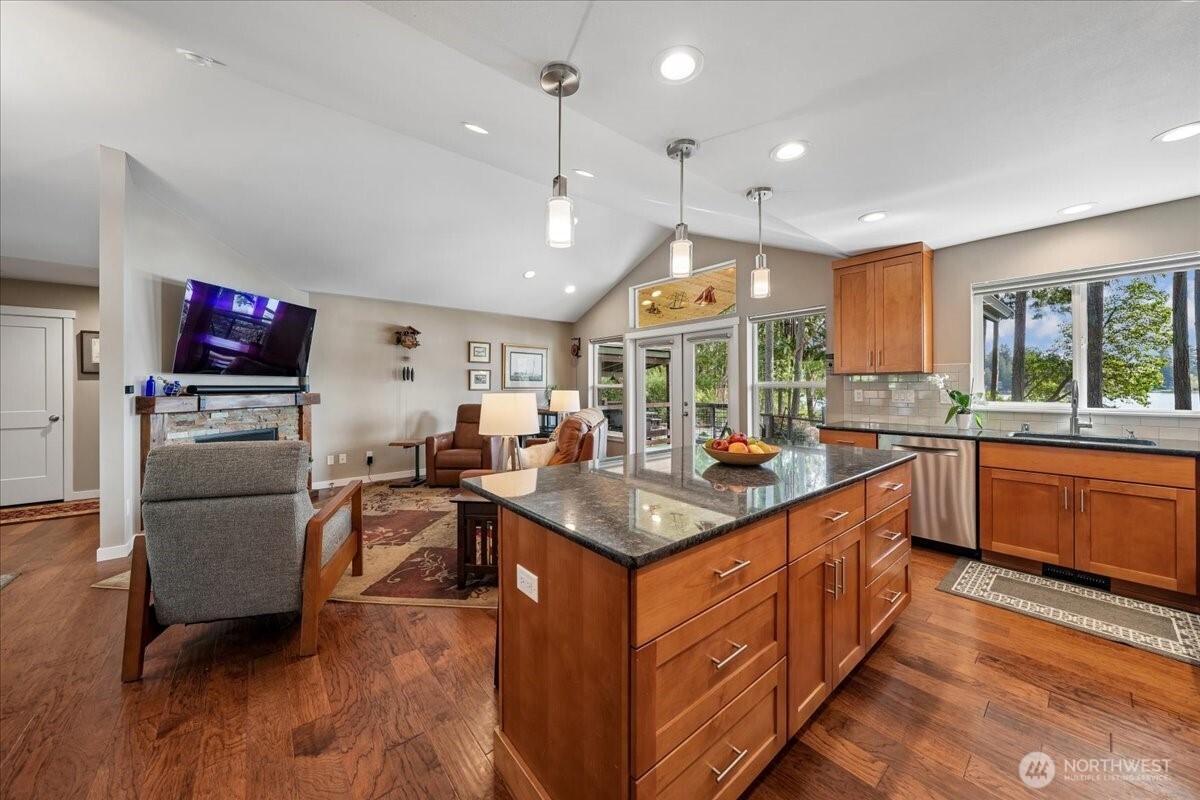 11013 Bayview Circle , Anderson Island, WA 98303