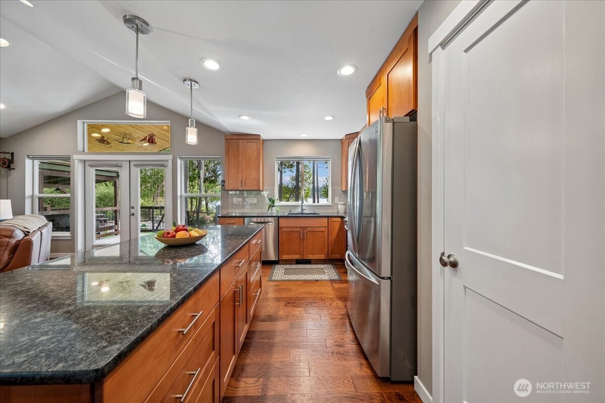 11013 Bayview Circle , Anderson Island, WA 98303