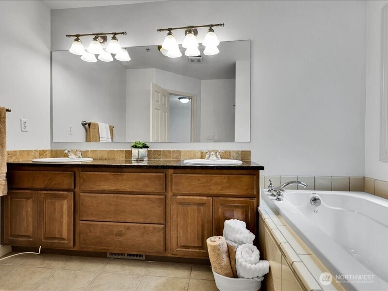 21900 SE 242nd Street #A3, Maple Valley, WA 98038-5834
