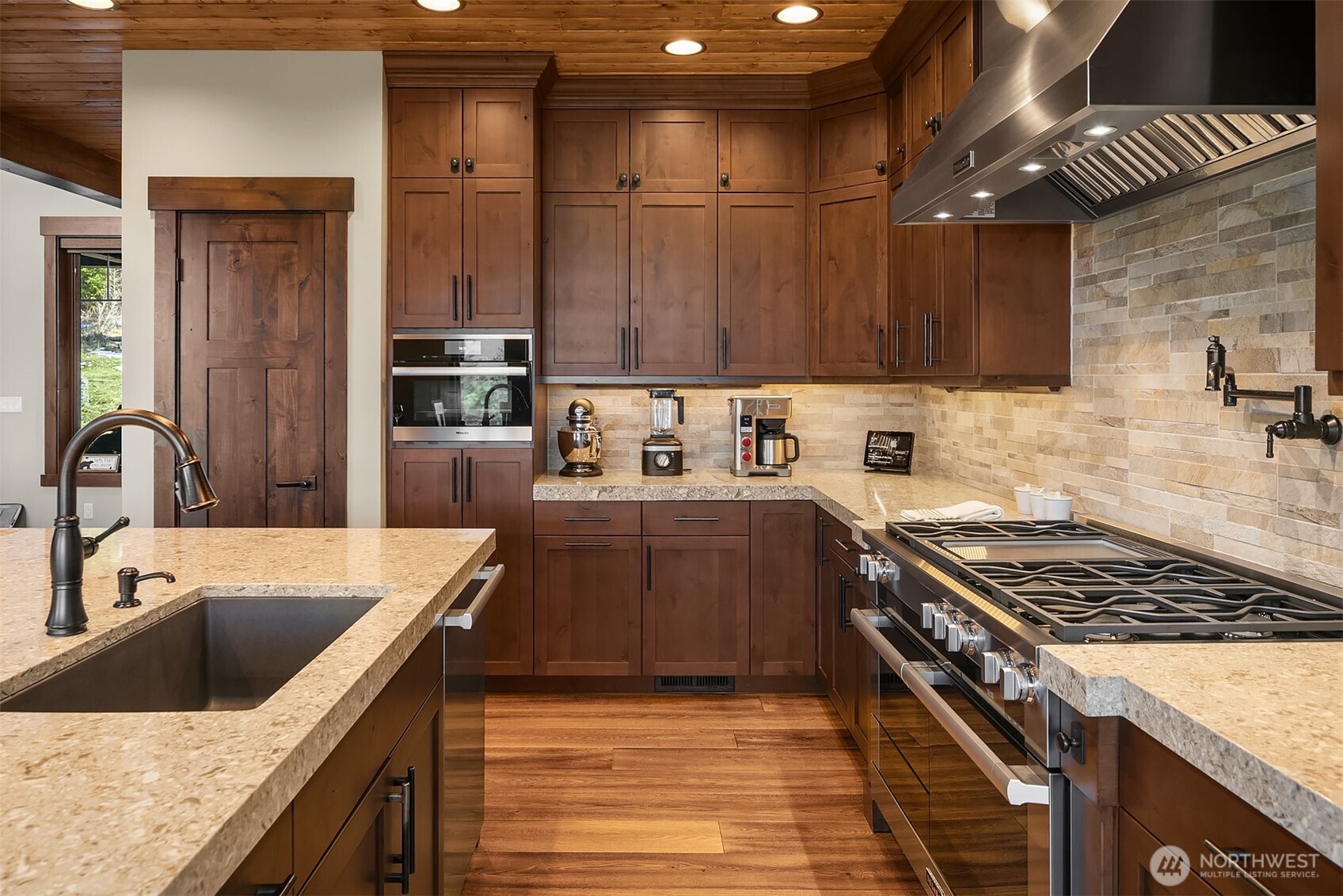 452 Mahonia Drive , Cle Elum, WA 98922-0957