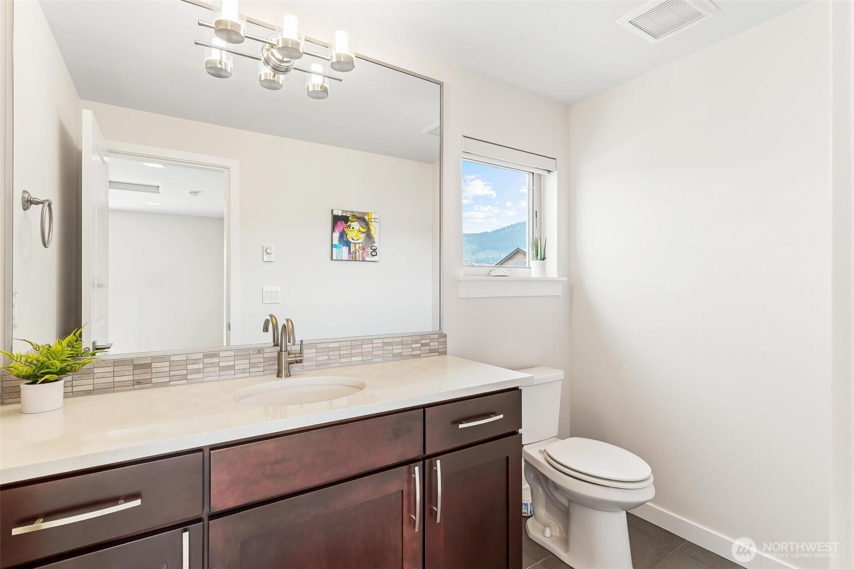 966 6th Avenue NE, Issaquah, WA 98029