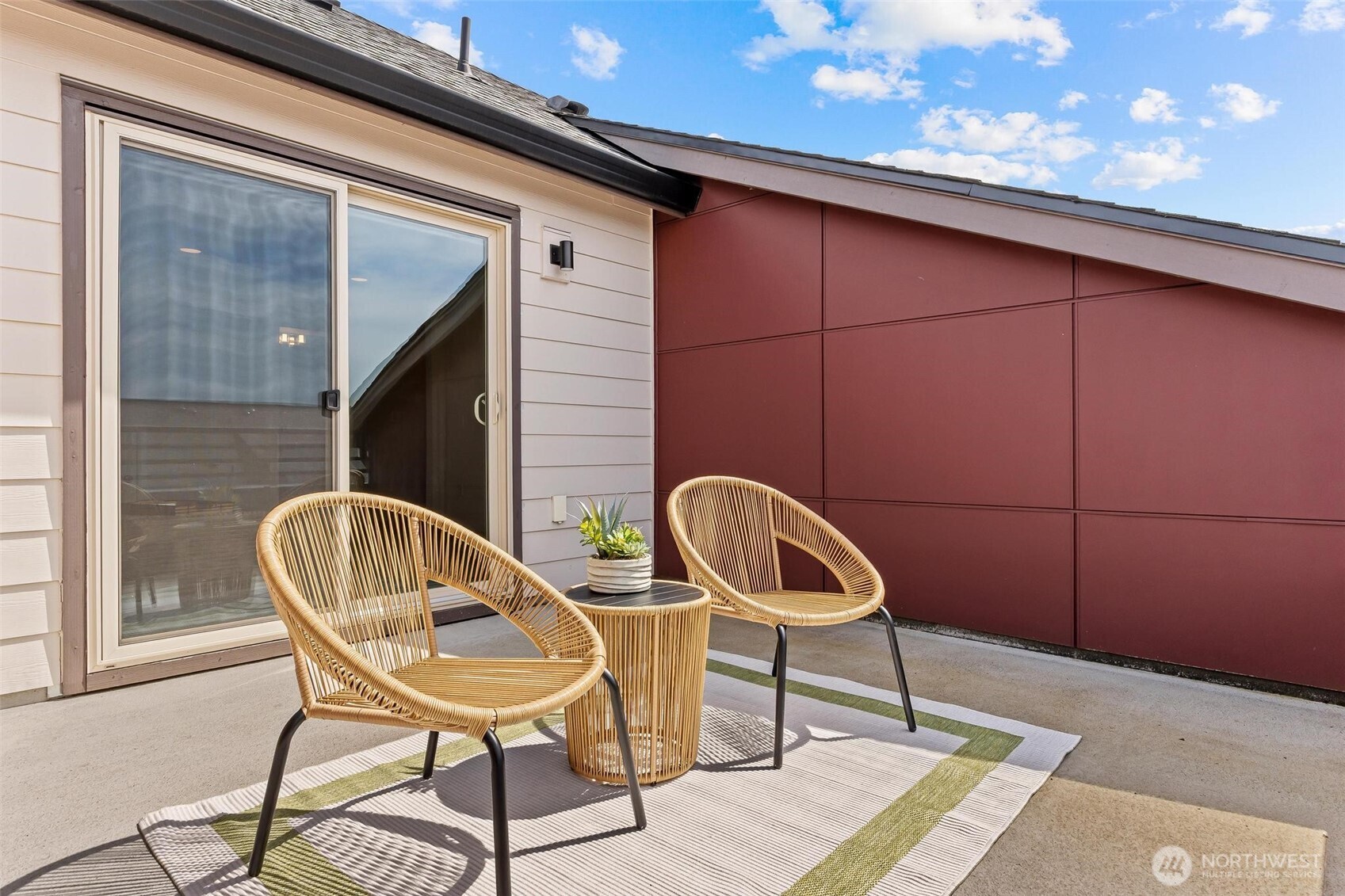 966 6th Avenue NE, Issaquah, WA 98029