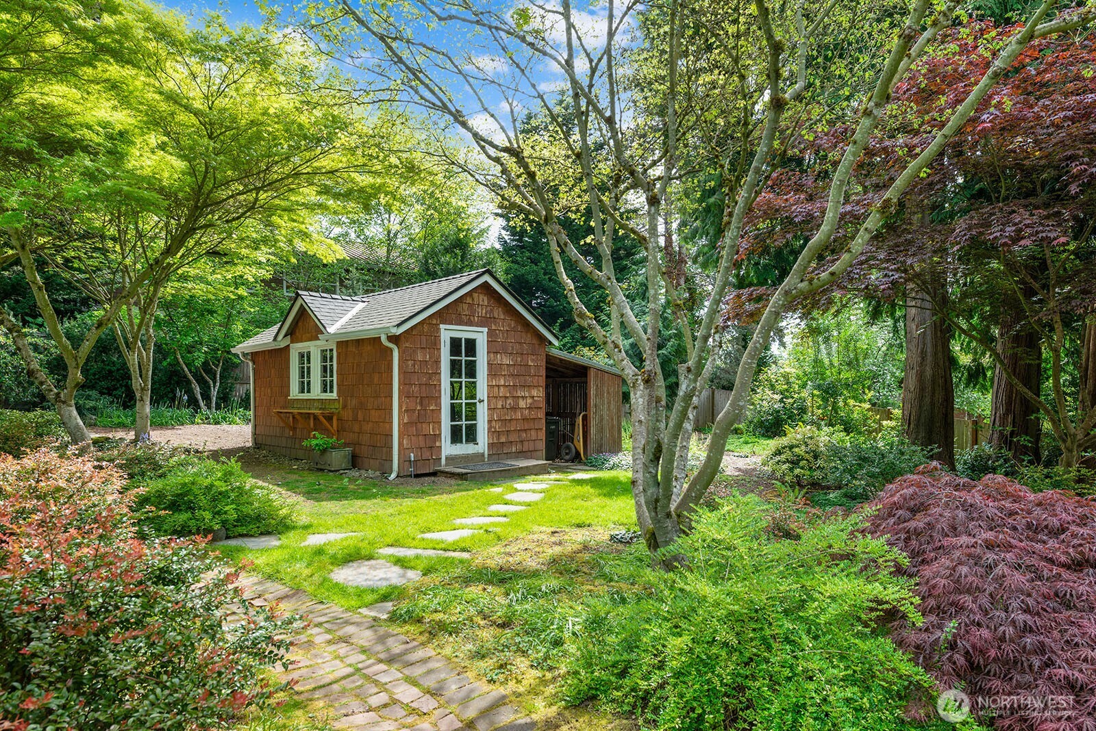 4423 NE 178th Street , Lake Forest Park, WA 98155
