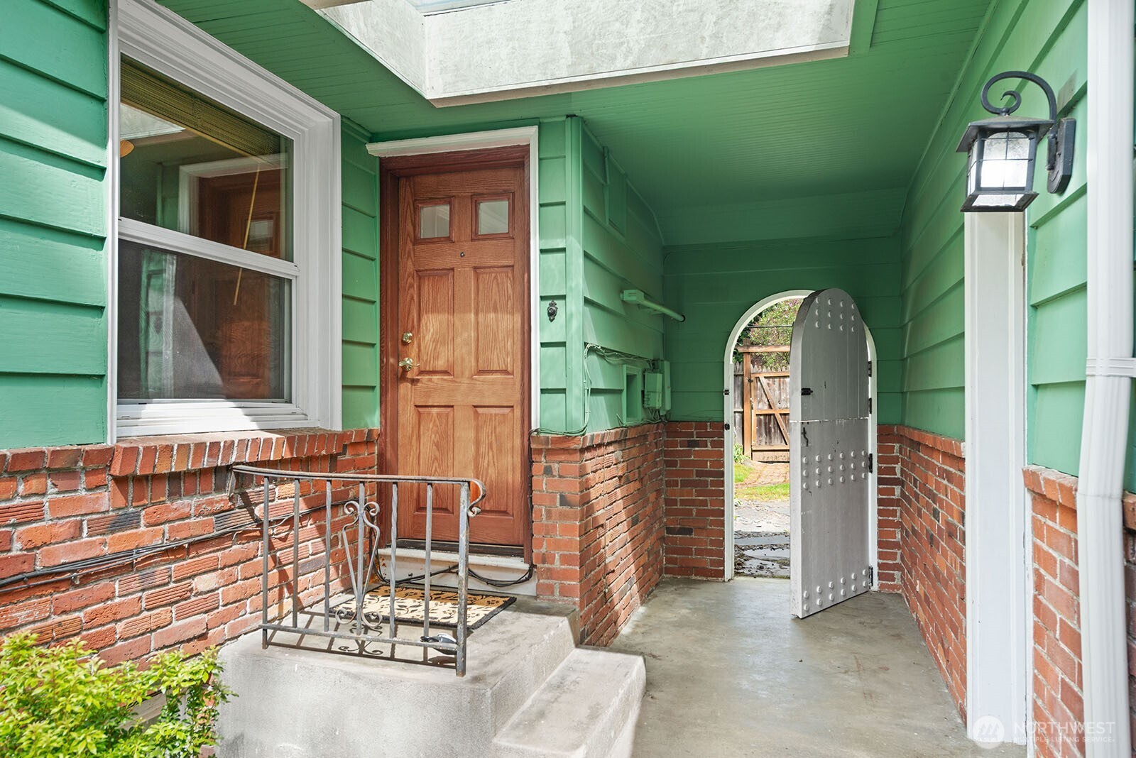 4423 NE 178th Street , Lake Forest Park, WA 98155