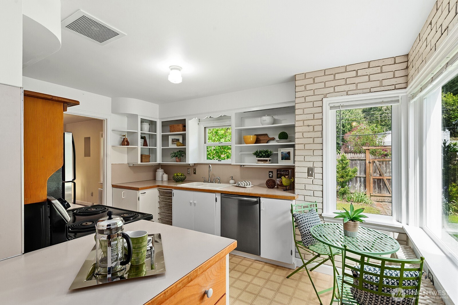 4423 NE 178th Street , Lake Forest Park, WA 98155