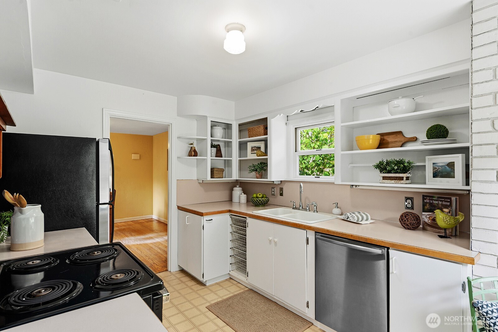 4423 NE 178th Street , Lake Forest Park, WA 98155