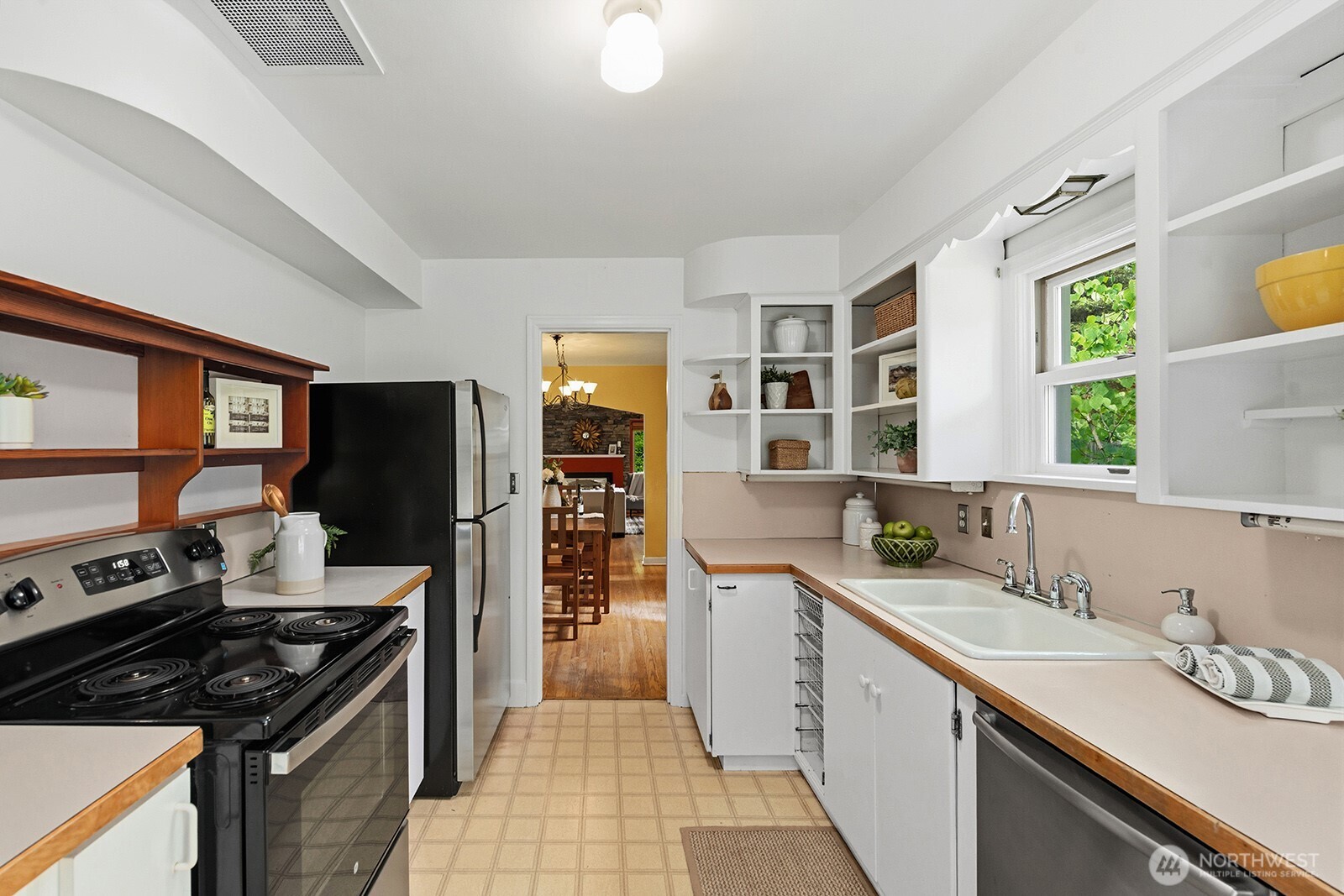 4423 NE 178th Street , Lake Forest Park, WA 98155