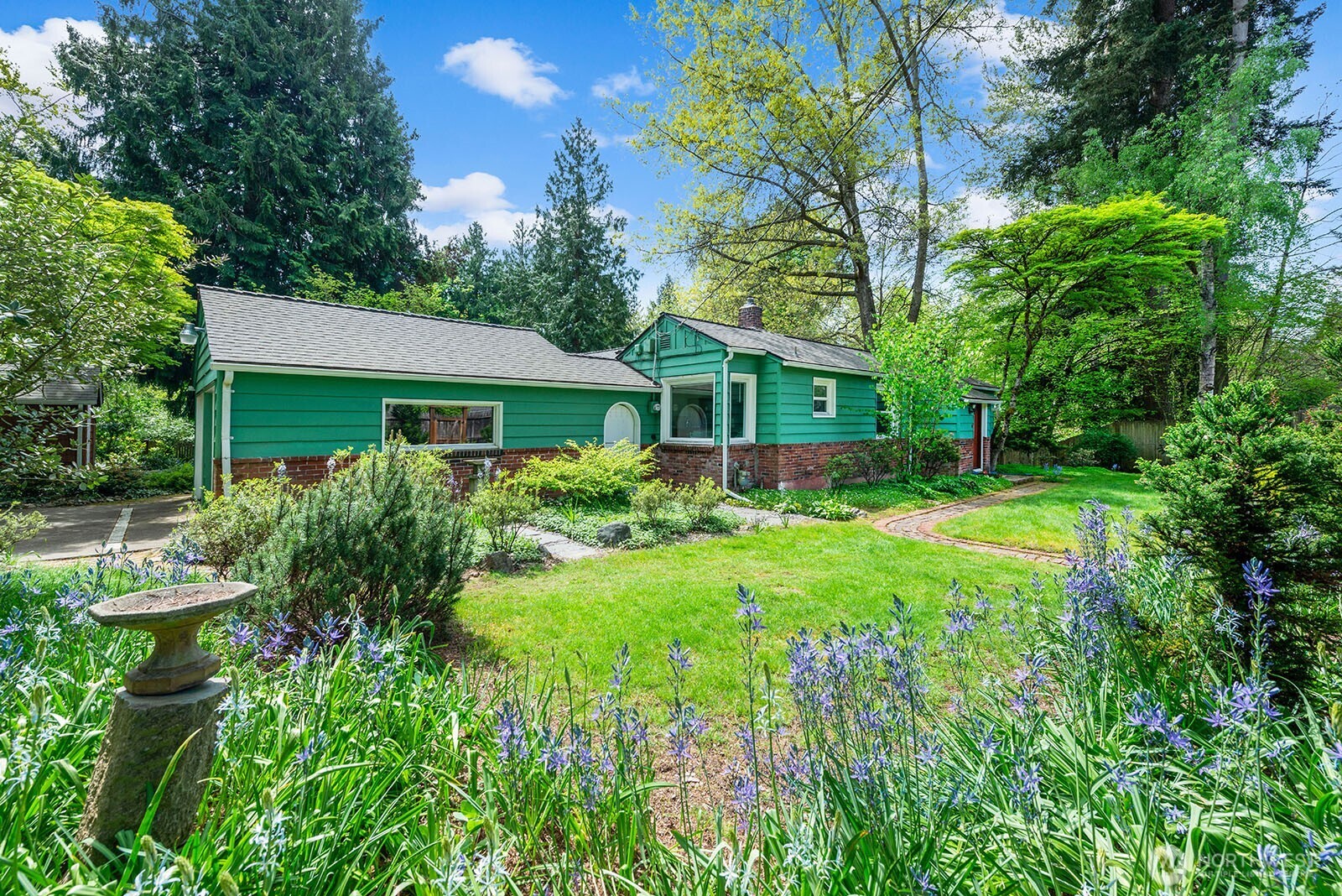 4423 NE 178th Street , Lake Forest Park, WA 98155