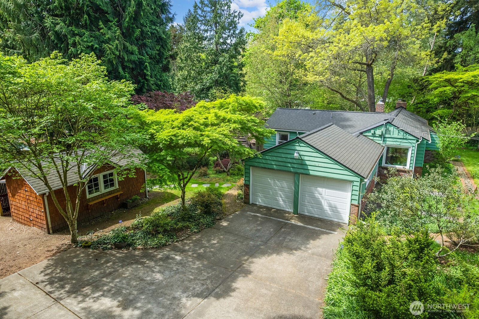 4423 NE 178th Street , Lake Forest Park, WA 98155