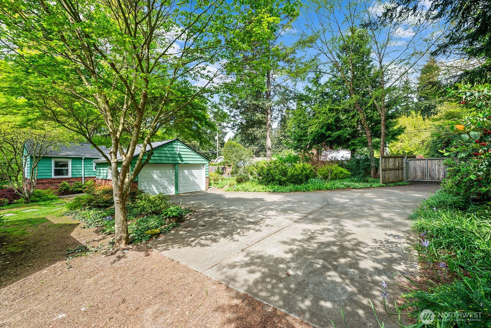 4423 NE 178th Street , Lake Forest Park, WA 98155