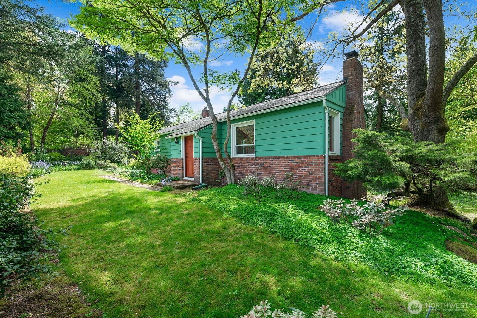 4423 NE 178th Street , Lake Forest Park, WA 98155