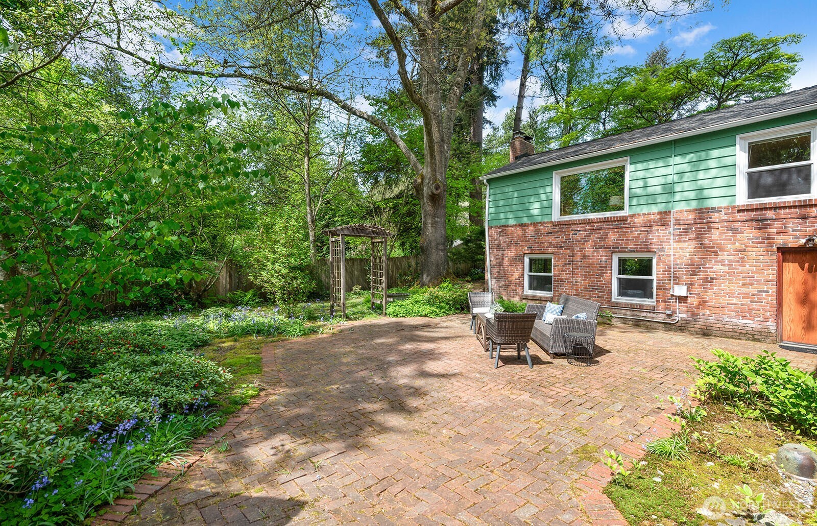 4423 NE 178th Street , Lake Forest Park, WA 98155