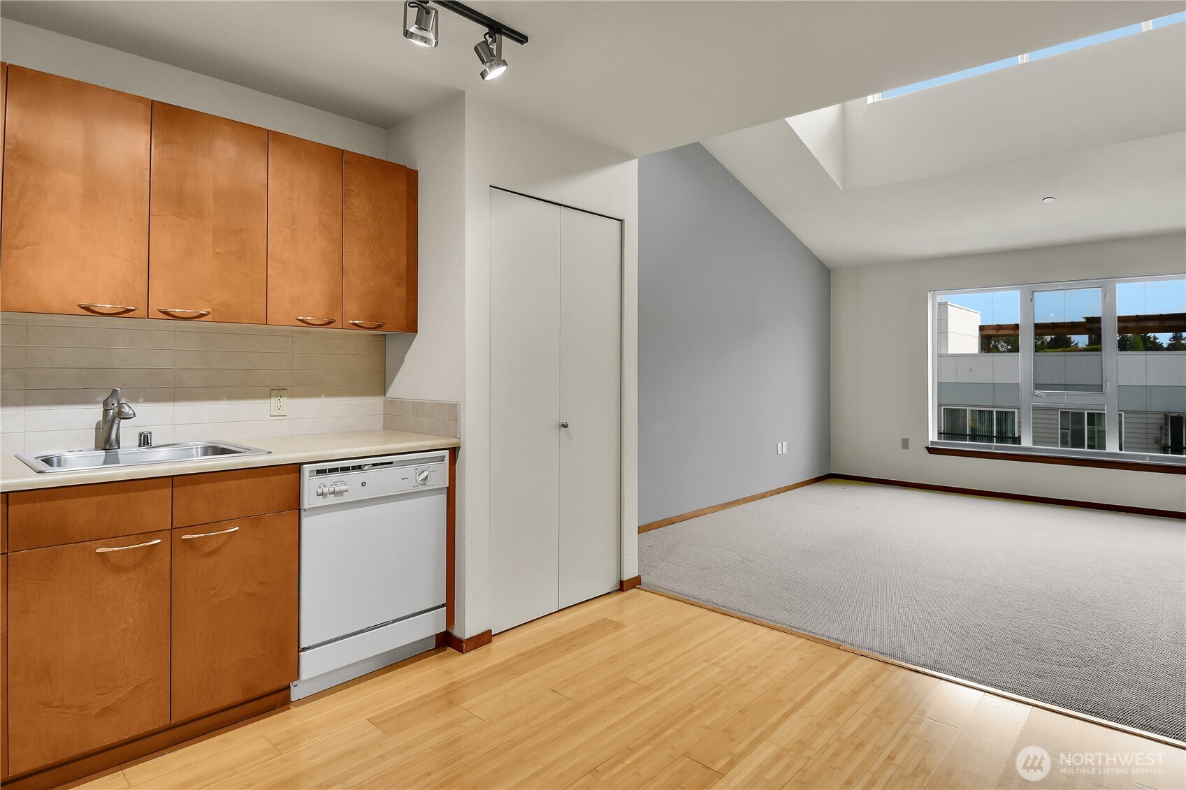 12334 31st Avenue NE #607, Seattle, WA 98125