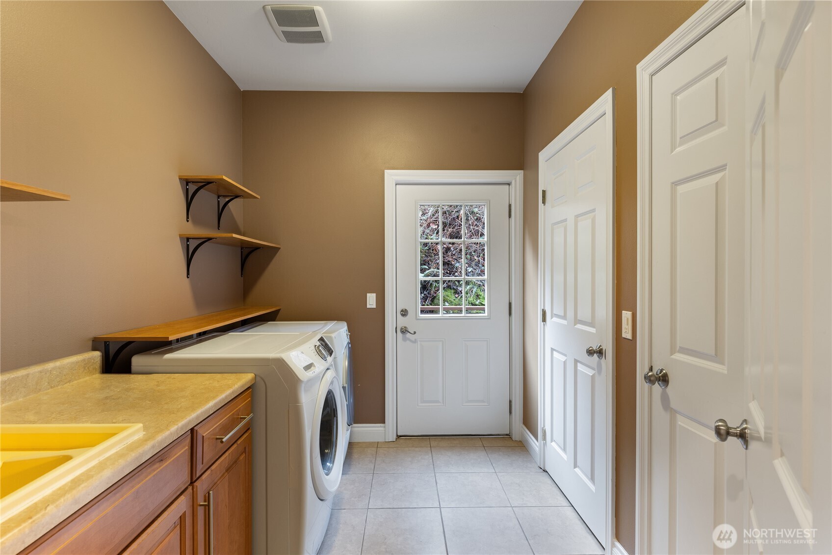 865 Burlington Heights Drive , Burlington, WA 98233-1492