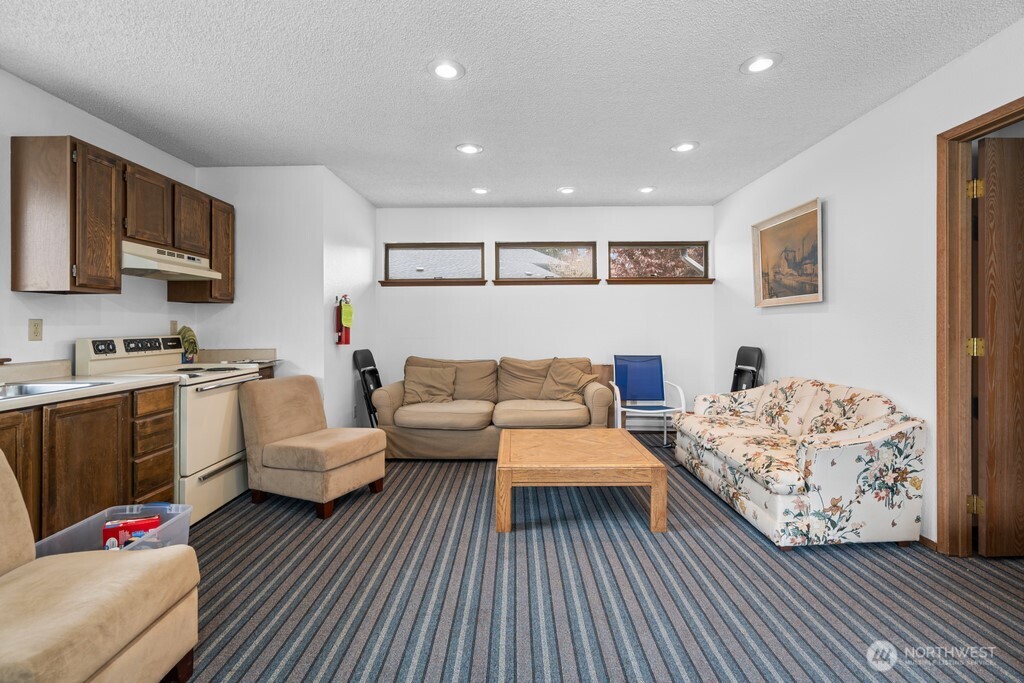1826 S 330th #D, Federal Way, WA 98003