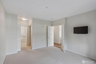 900 Aurora Ave , Seattle, WA 98109 - Photo 15