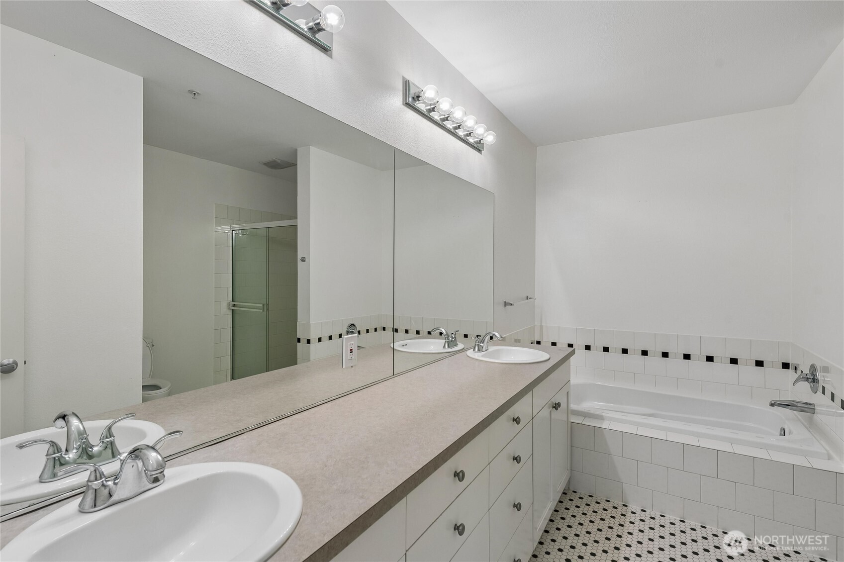 900 Aurora Ave , Seattle, WA 98109