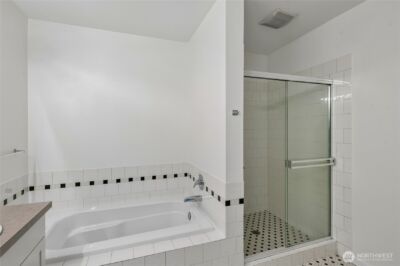900 Aurora Ave , Seattle, WA 98109 - Photo 17