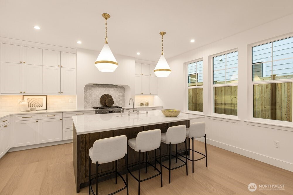 11610 NE 92nd Street , Kirkland, WA 98033