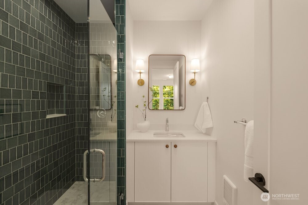11610 NE 92nd Street , Kirkland, WA 98033
