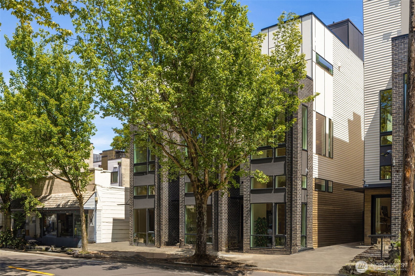 1110 C 34th Avenue , Seattle, WA 98122
