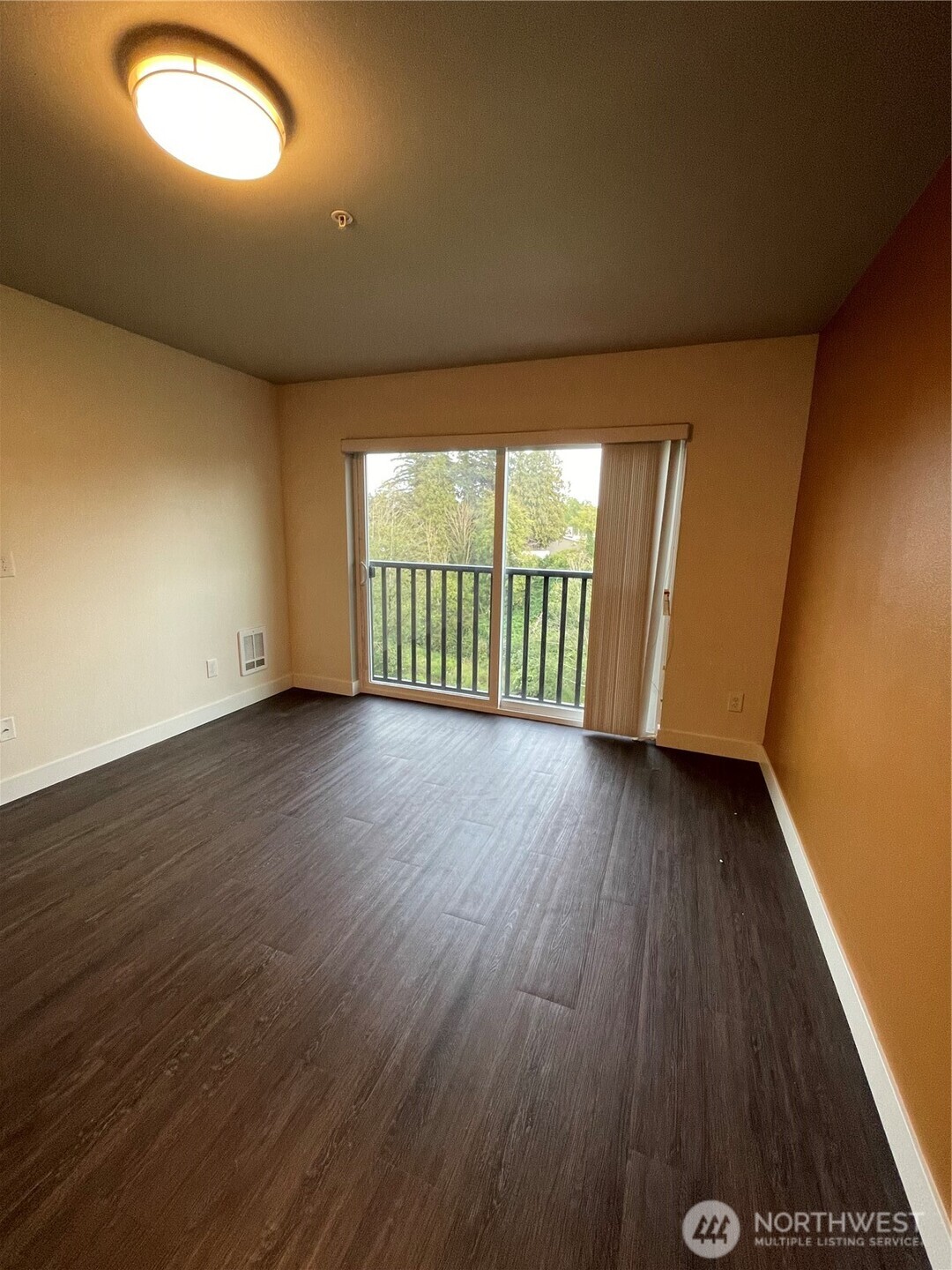 1882 Front Street #306, Lynden, WA 98264
