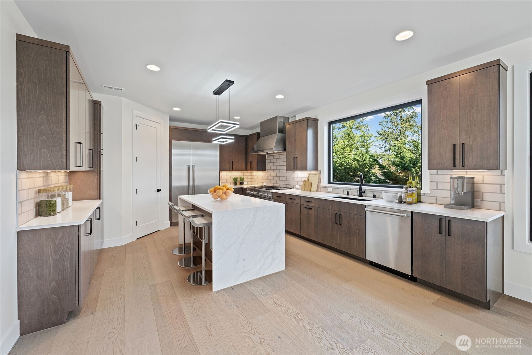 16050 SE 44th Court , Bellevue, WA 98006