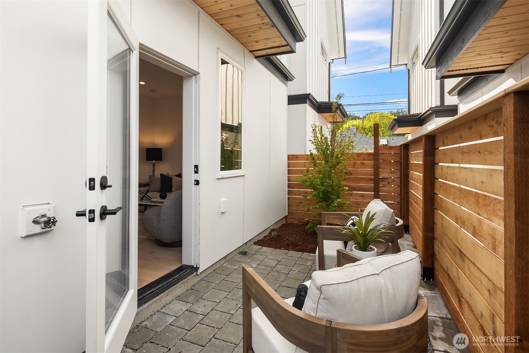 9006 5th Avenue S, Seattle, WA 98108